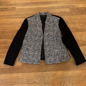 Evan-Picone black white open front long sleeve nehru career jacket size 16
 b45